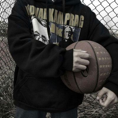 抱篮球图片,捕捉运动激情的视觉盛宴